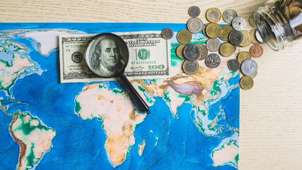 استفاده از تحلیل فاندامنتال برای پیش‌بینی قیمت تتر