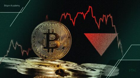 تحلیل دلایل ریزش اخیر بیت کوین: کاهش نقدینگی و سیگنال‌های فدرال رزرو